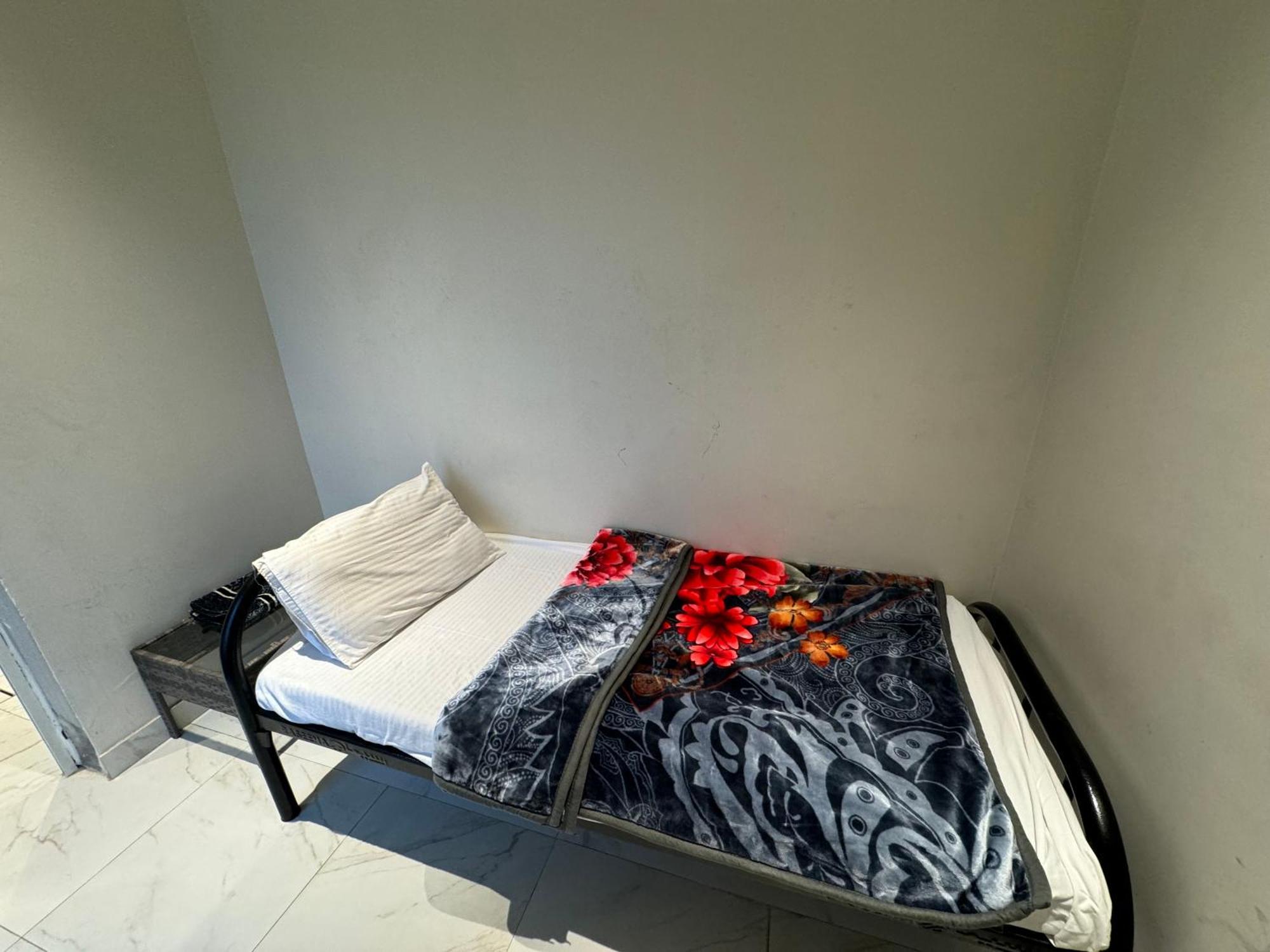 Appartement غرفة صغيرة بدورة مياه *